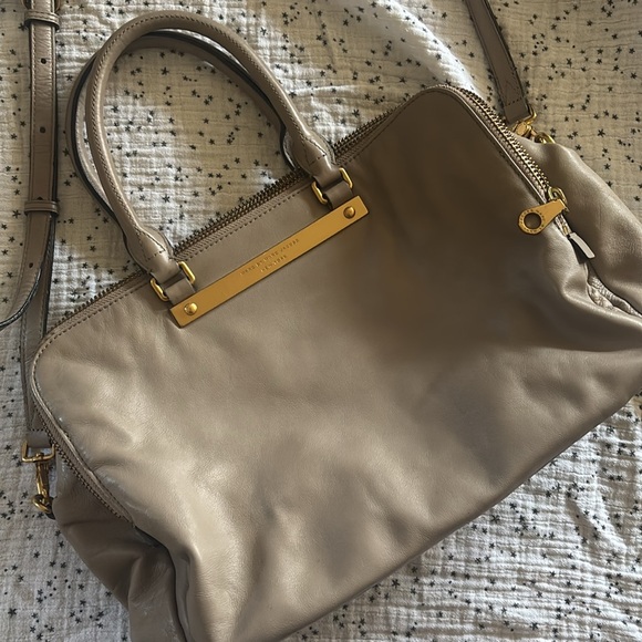 AUTH Pre-owned MARC by MARC JACOBS Goodbye Columbus Sylvie Cement Grey Crossbody - Picture 16 of 16